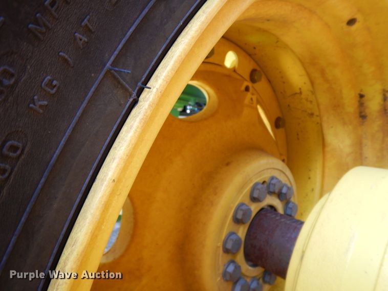 image for item DH2466 2015 John Deere 9520R 4WD tractor