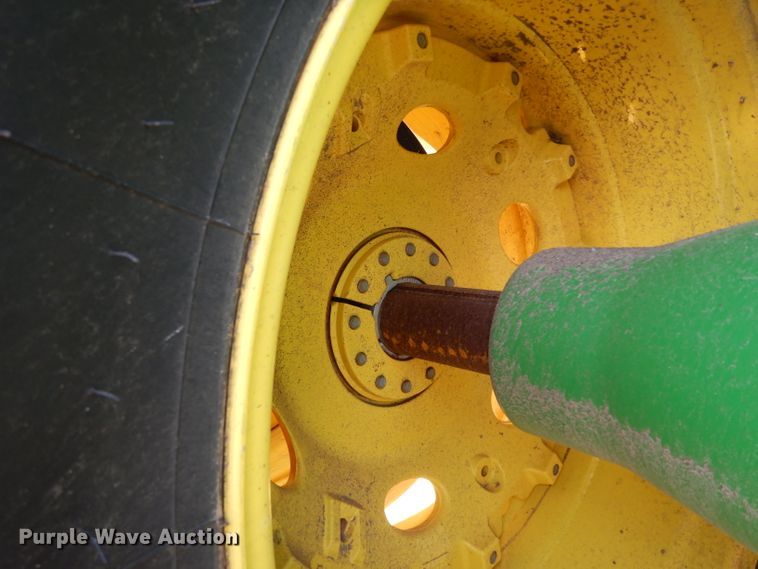 image for item DH2466 2015 John Deere 9520R 4WD tractor