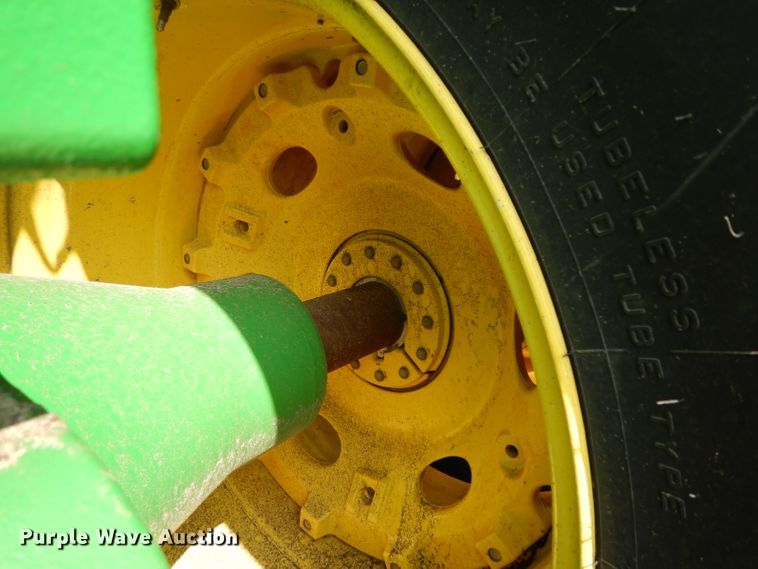 image for item DH2466 2015 John Deere 9520R 4WD tractor