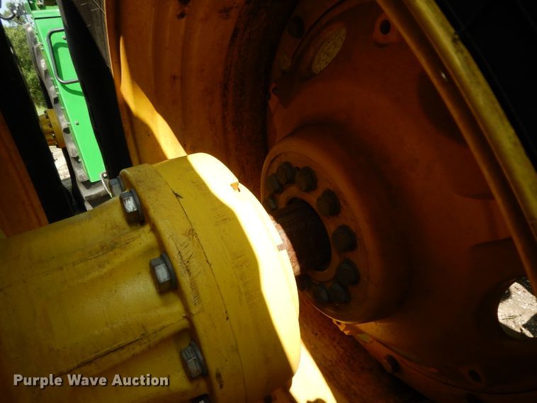 image for item DH2466 2015 John Deere 9520R 4WD tractor