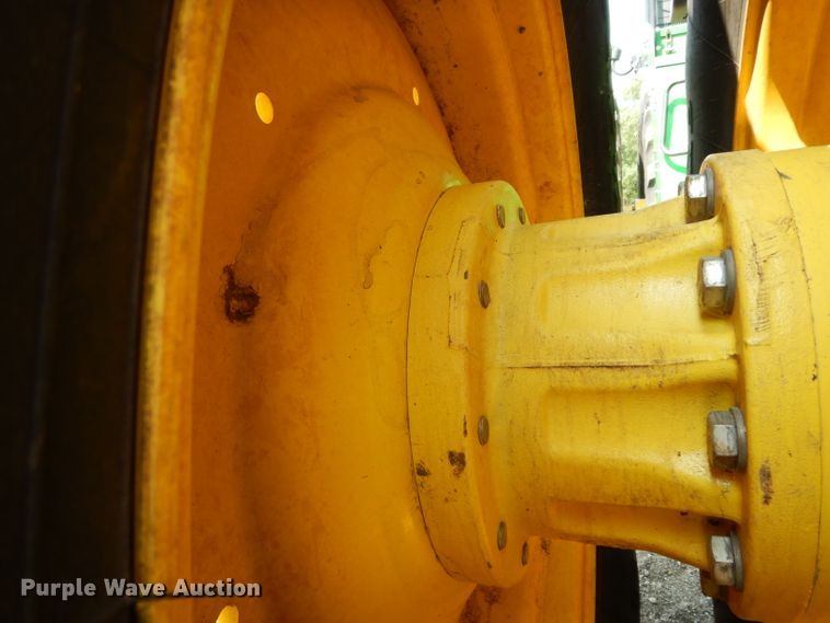 image for item DH2466 2015 John Deere 9520R 4WD tractor