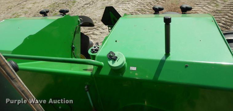 image for item DH2466 2015 John Deere 9520R 4WD tractor