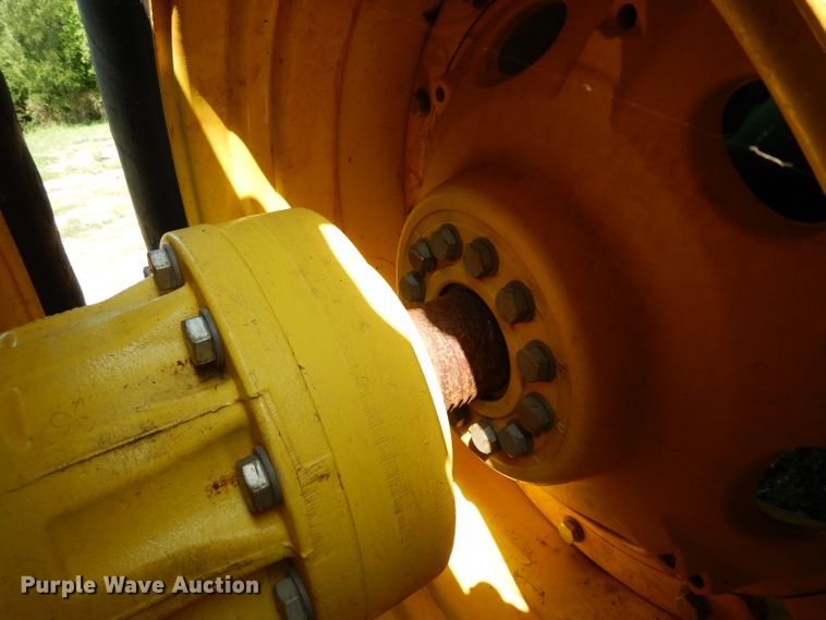 image for item DH2466 2015 John Deere 9520R 4WD tractor