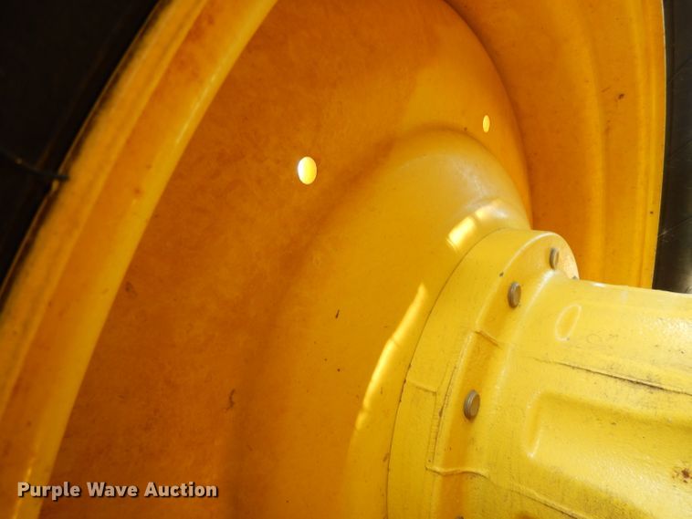 image for item DH2466 2015 John Deere 9520R 4WD tractor