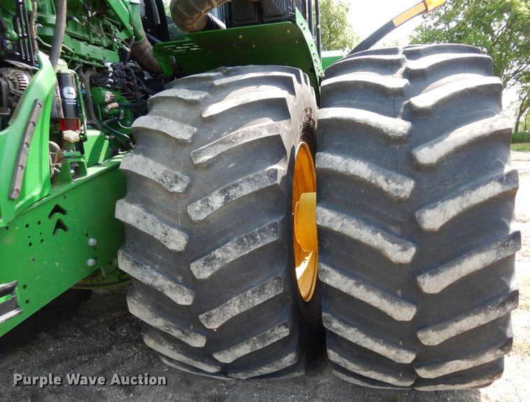 image for item DH2466 2015 John Deere 9520R 4WD tractor