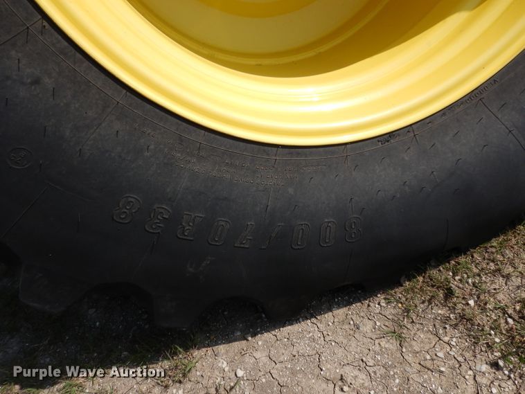 image for item DH2466 2015 John Deere 9520R 4WD tractor