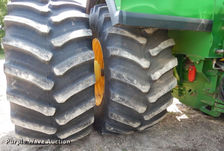 image for item DH2466 2015 John Deere 9520R 4WD tractor