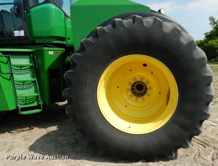 image for item DH2466 2015 John Deere 9520R 4WD tractor