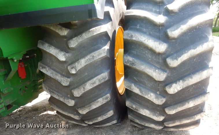 image for item DH2466 2015 John Deere 9520R 4WD tractor