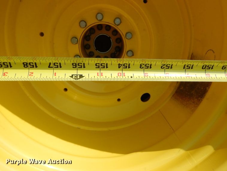 image for item DH2466 2015 John Deere 9520R 4WD tractor