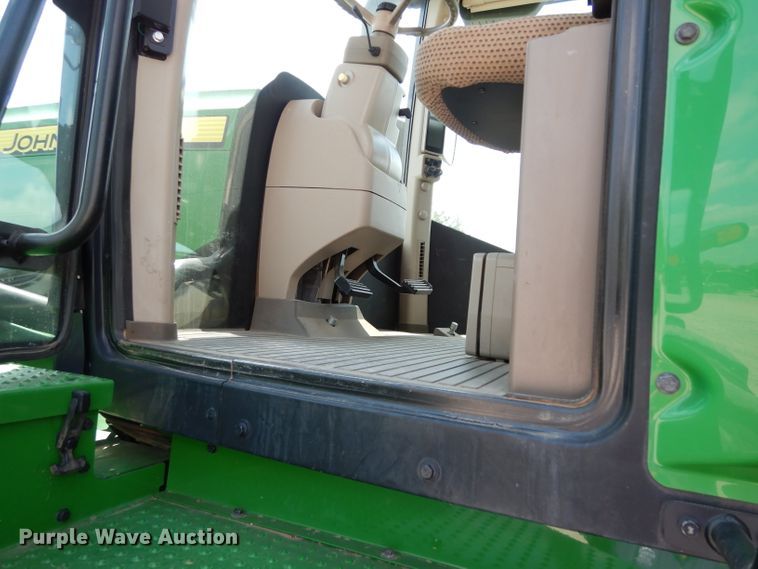 image for item DH2467 2015 John Deere 9520R 4WD tractor