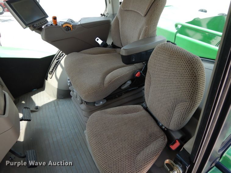 image for item DH2467 2015 John Deere 9520R 4WD tractor