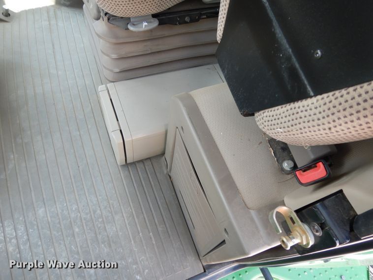 image for item DH2467 2015 John Deere 9520R 4WD tractor