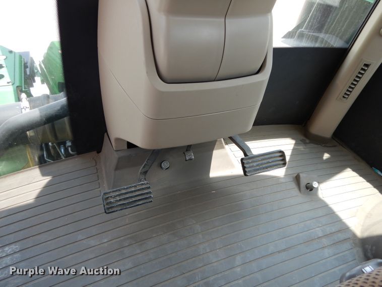 image for item DH2467 2015 John Deere 9520R 4WD tractor