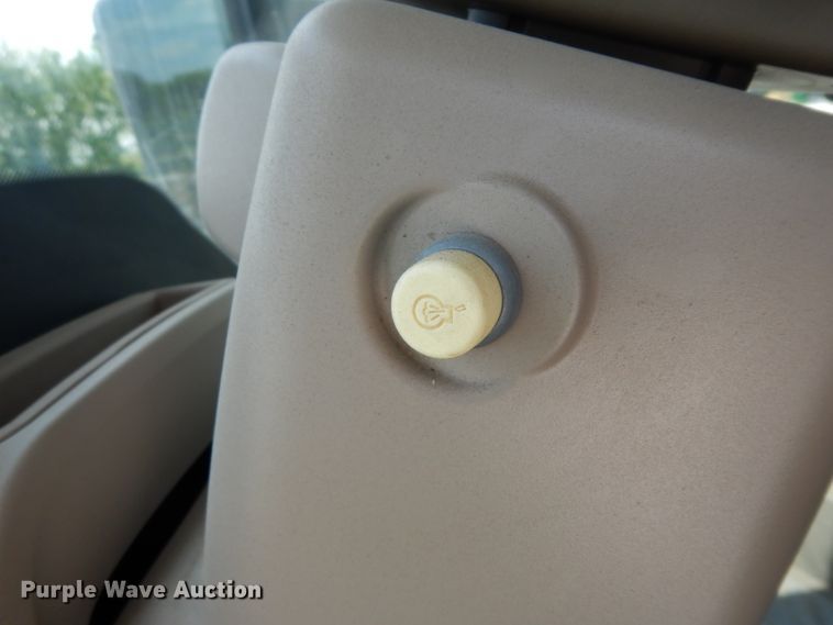 image for item DH2467 2015 John Deere 9520R 4WD tractor