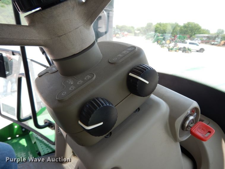 image for item DH2467 2015 John Deere 9520R 4WD tractor