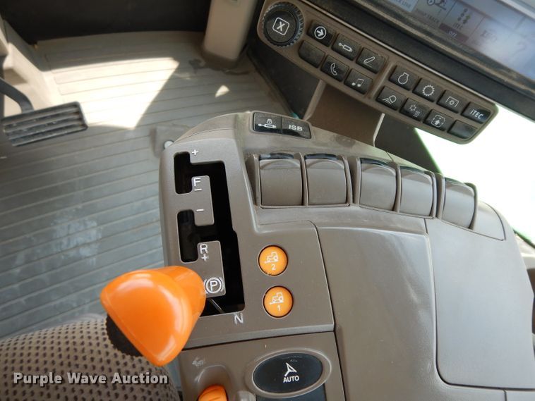 image for item DH2467 2015 John Deere 9520R 4WD tractor