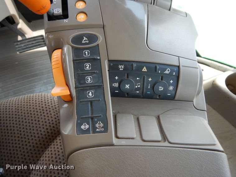 image for item DH2467 2015 John Deere 9520R 4WD tractor