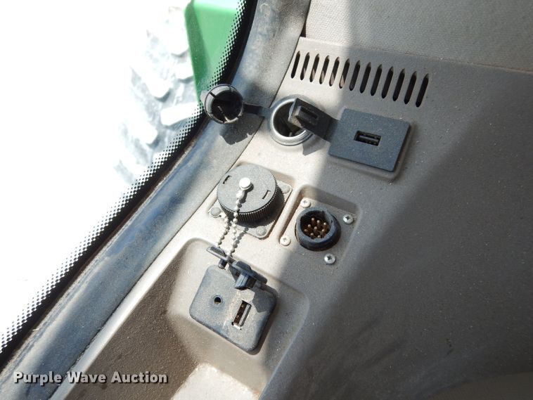 image for item DH2467 2015 John Deere 9520R 4WD tractor