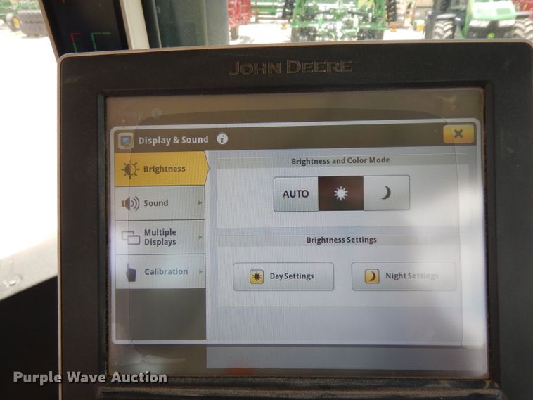 image for item DH2467 2015 John Deere 9520R 4WD tractor