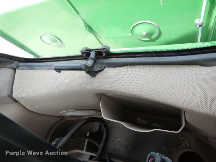 image for item DH2467 2015 John Deere 9520R 4WD tractor