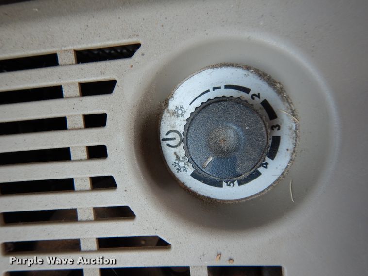 image for item DH2467 2015 John Deere 9520R 4WD tractor