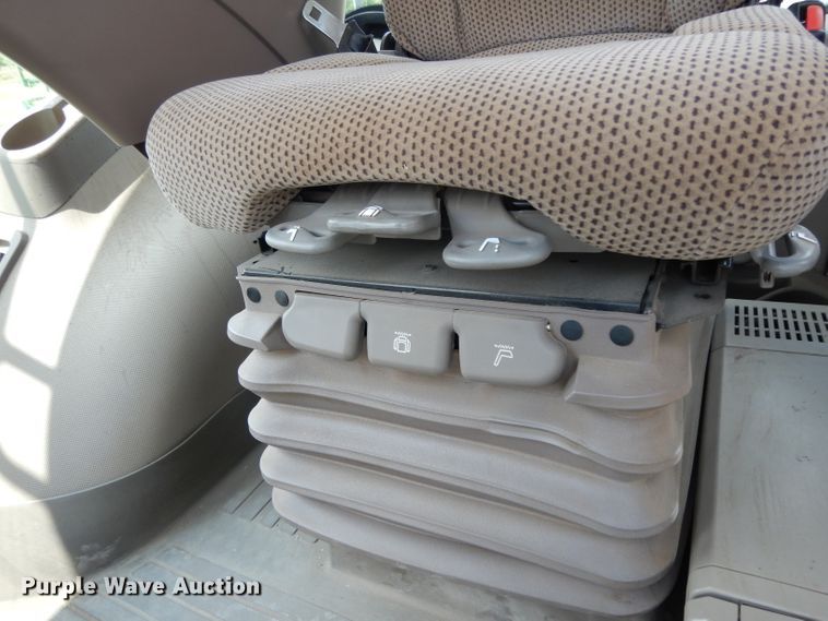 image for item DH2467 2015 John Deere 9520R 4WD tractor