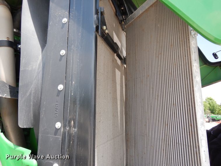 image for item DH2467 2015 John Deere 9520R 4WD tractor