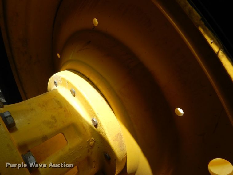 image for item DH2467 2015 John Deere 9520R 4WD tractor