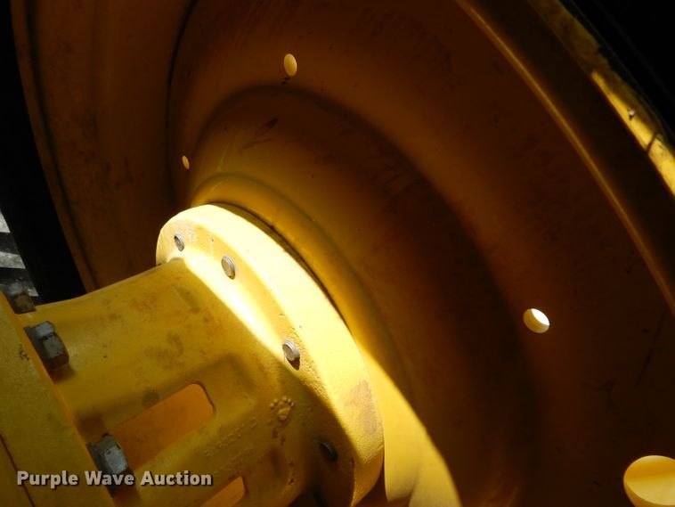 image for item DH2467 2015 John Deere 9520R 4WD tractor