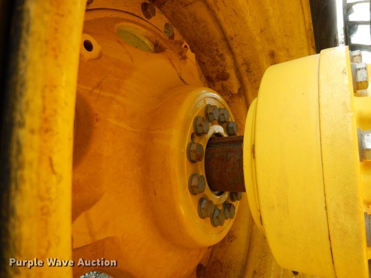 image for item DH2467 2015 John Deere 9520R 4WD tractor