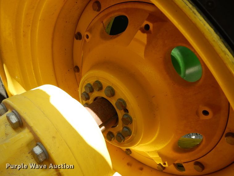 image for item DH2467 2015 John Deere 9520R 4WD tractor