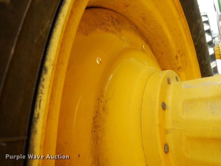 image for item DH2467 2015 John Deere 9520R 4WD tractor