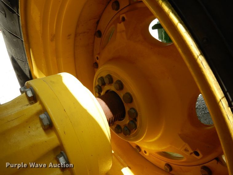 image for item DH2467 2015 John Deere 9520R 4WD tractor