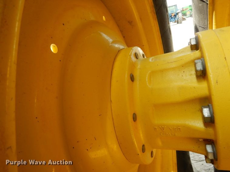 image for item DH2467 2015 John Deere 9520R 4WD tractor