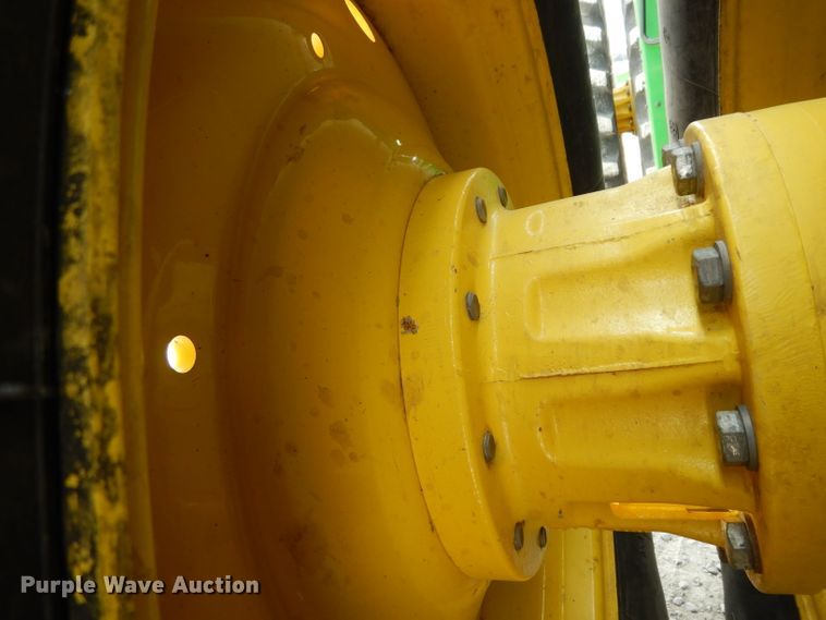 image for item DH2467 2015 John Deere 9520R 4WD tractor