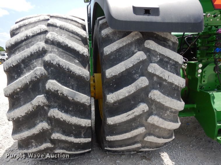 image for item DH2467 2015 John Deere 9520R 4WD tractor