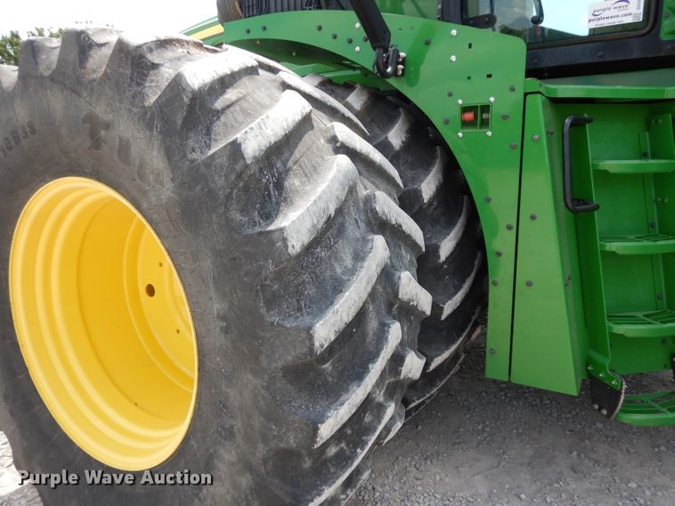 image for item DH2467 2015 John Deere 9520R 4WD tractor