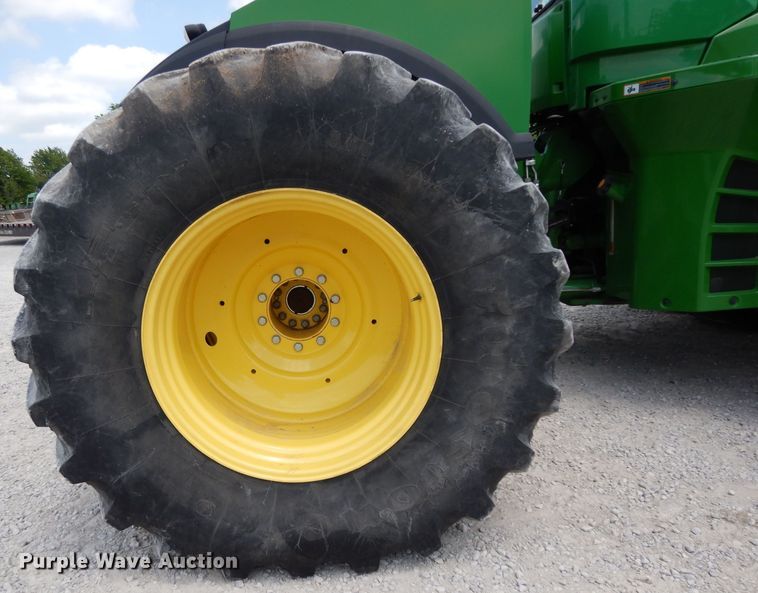 image for item DH2467 2015 John Deere 9520R 4WD tractor