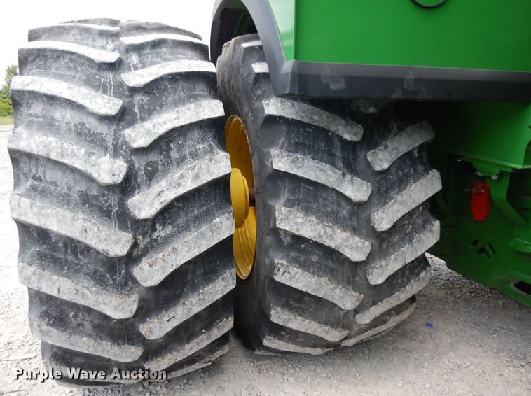 image for item DH2467 2015 John Deere 9520R 4WD tractor