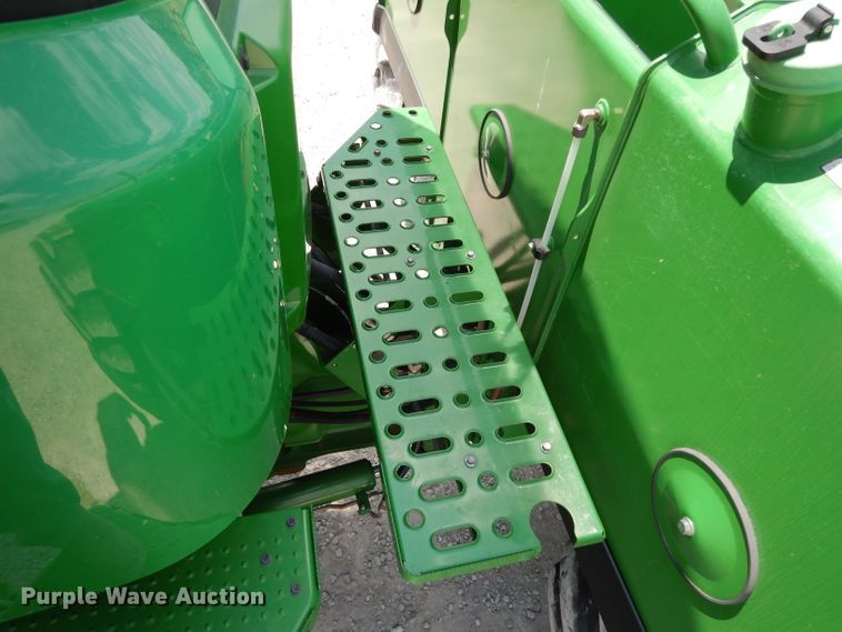 image for item DH2467 2015 John Deere 9520R 4WD tractor