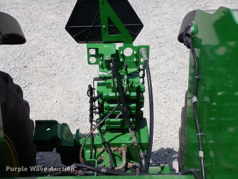 image for item DH2467 2015 John Deere 9520R 4WD tractor