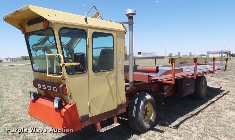 image for item DH4916 New Holland 8500 round bale handler