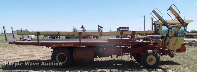 image for item DH4916 New Holland 8500 round bale handler