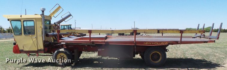 image for item DH4916 New Holland 8500 round bale handler