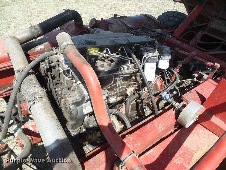 image for item DH4916 New Holland 8500 round bale handler