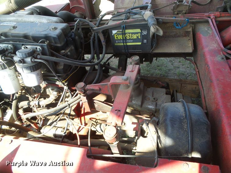 image for item DH4916 New Holland 8500 round bale handler