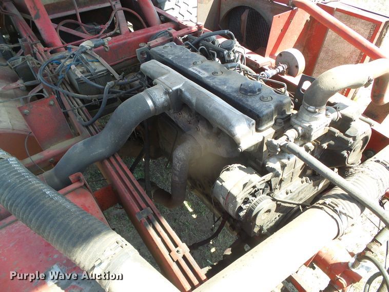 image for item DH4916 New Holland 8500 round bale handler