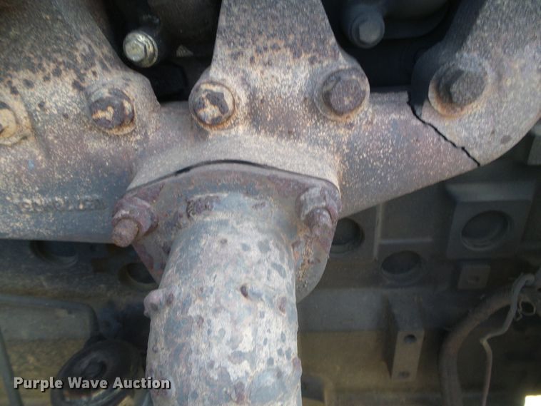 image for item DH4916 New Holland 8500 round bale handler