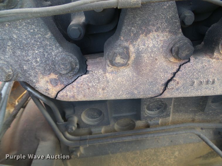 image for item DH4916 New Holland 8500 round bale handler